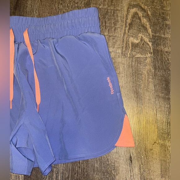Reebok Shorts Sz L w/ Drawstring and Pockets - Picture 2 of 5